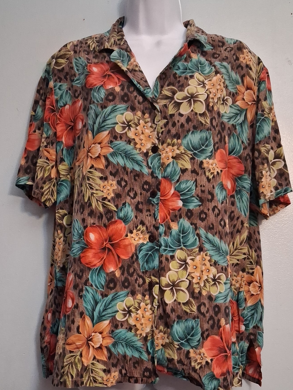 VGT Studio 3000 Size XL women's Silk Red,blue Tropical Floral Short Sleeves.